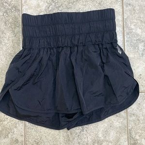 Free Movement The Way Home shorts black size S.